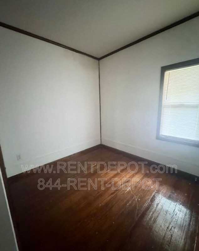 1004 N Governor St - Photo 6 of 8
