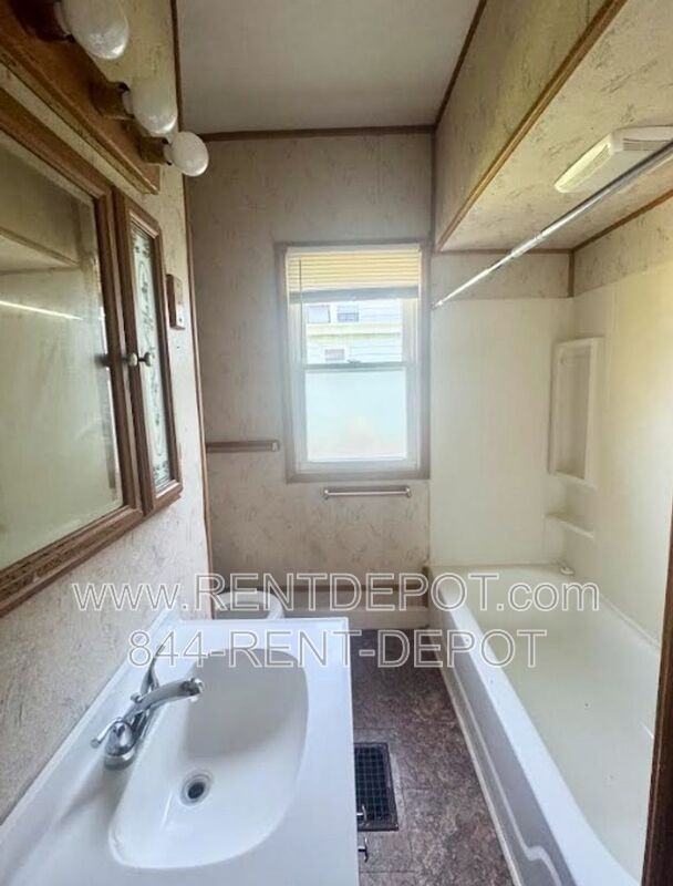 1004 N Governor St - Photo 7 of 8