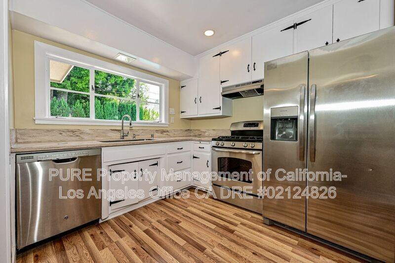 548 Plymouth Rd - Photo 4 of 15