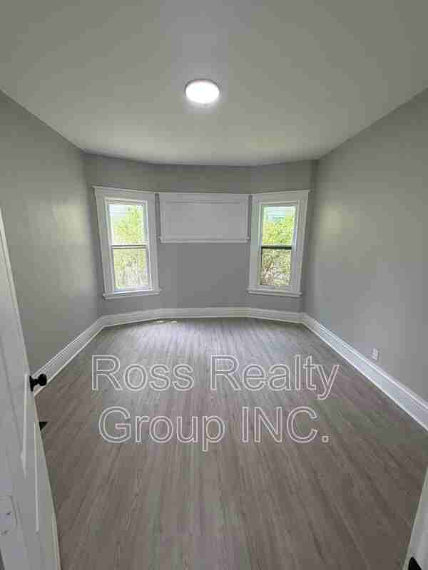 702 Boalt St - Photo 7 of 8