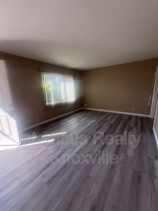 405 Iroquois Ln #1 - Photo 4 of 17