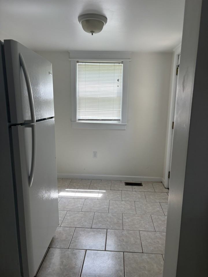 90 Wilson St - Photo 5 of 9