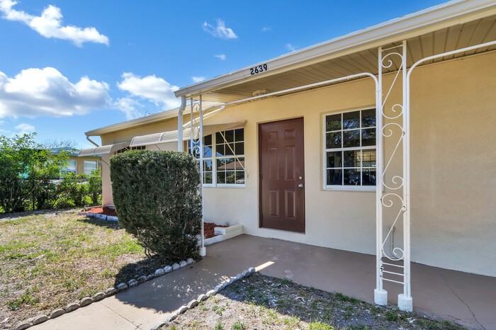 2639 Ne 4th Ct - Photo 3 of 20