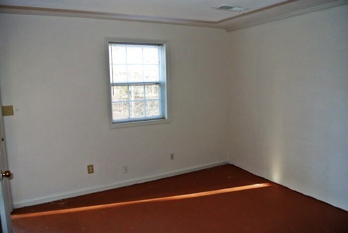 216 Greene St - Photo 7 of 12