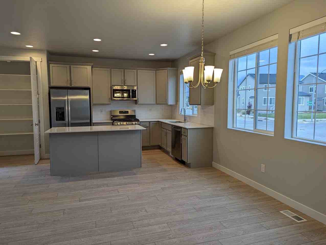 1407 N 3500 W - Photo 3 of 36