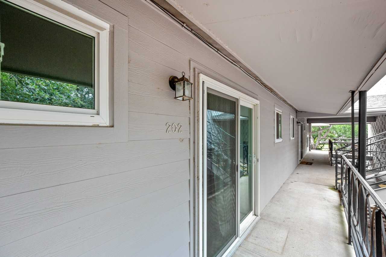 1210 Windsor Rd #202 - Photo 4 of 30