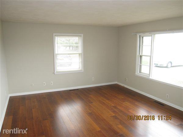 5366 5 Mile Rd NE - Photo 3 of 16