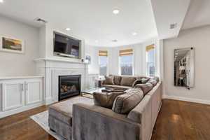 featured image of 77 Torrey St #3