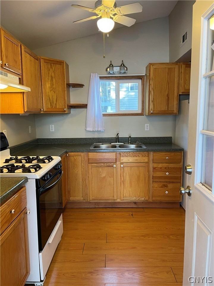119 Spring Ave - Photo 3 of 12