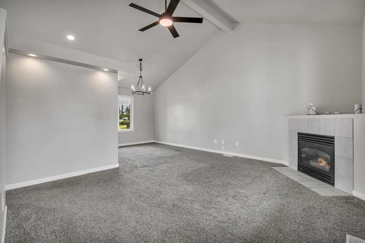 1517 198th St E - Photo 4 of 11