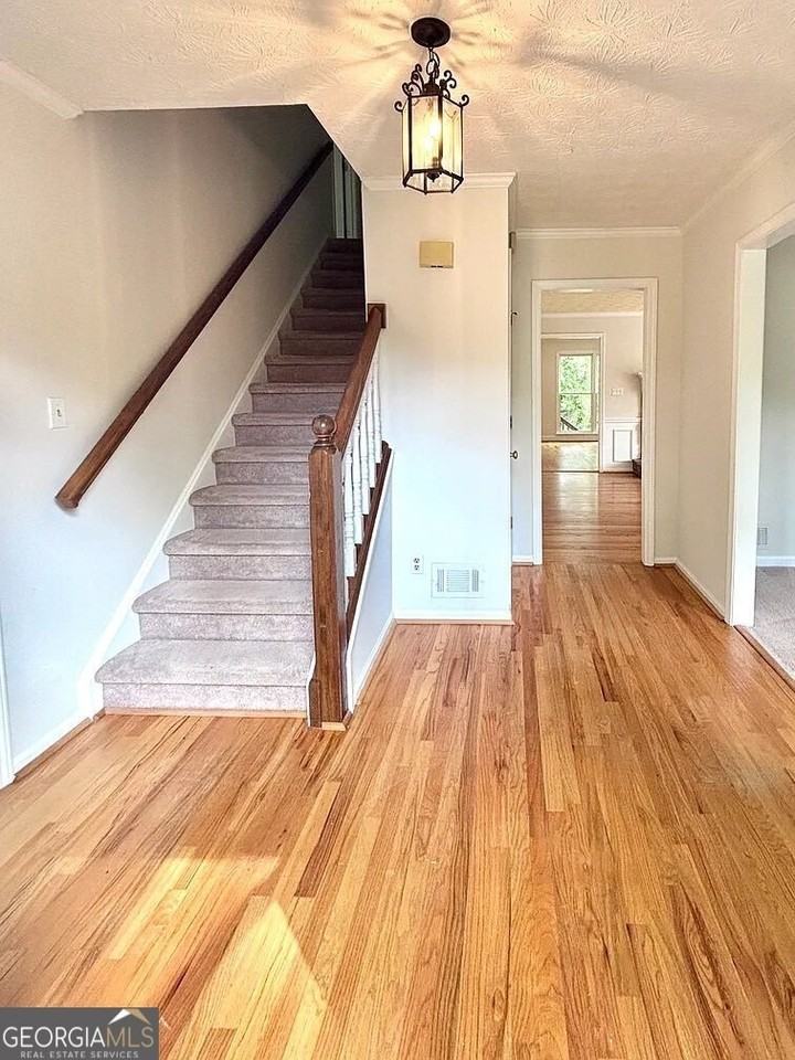3230 Moss Creek Dr - Photo 2 of 32
