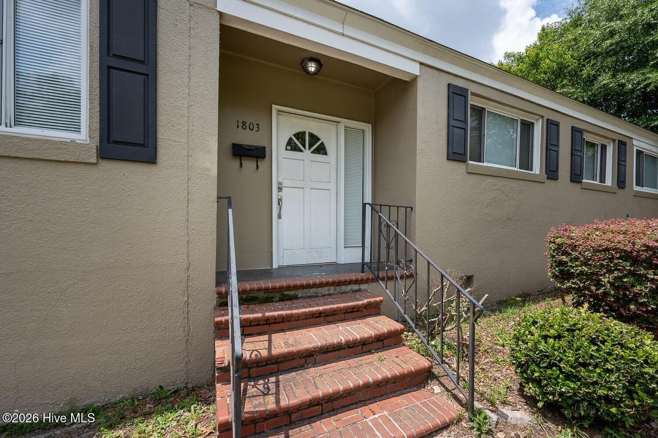 1803 Heath St - Photo 2 of 25