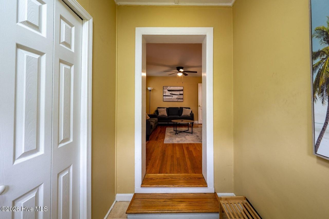 1803 Heath St - Photo 4 of 25