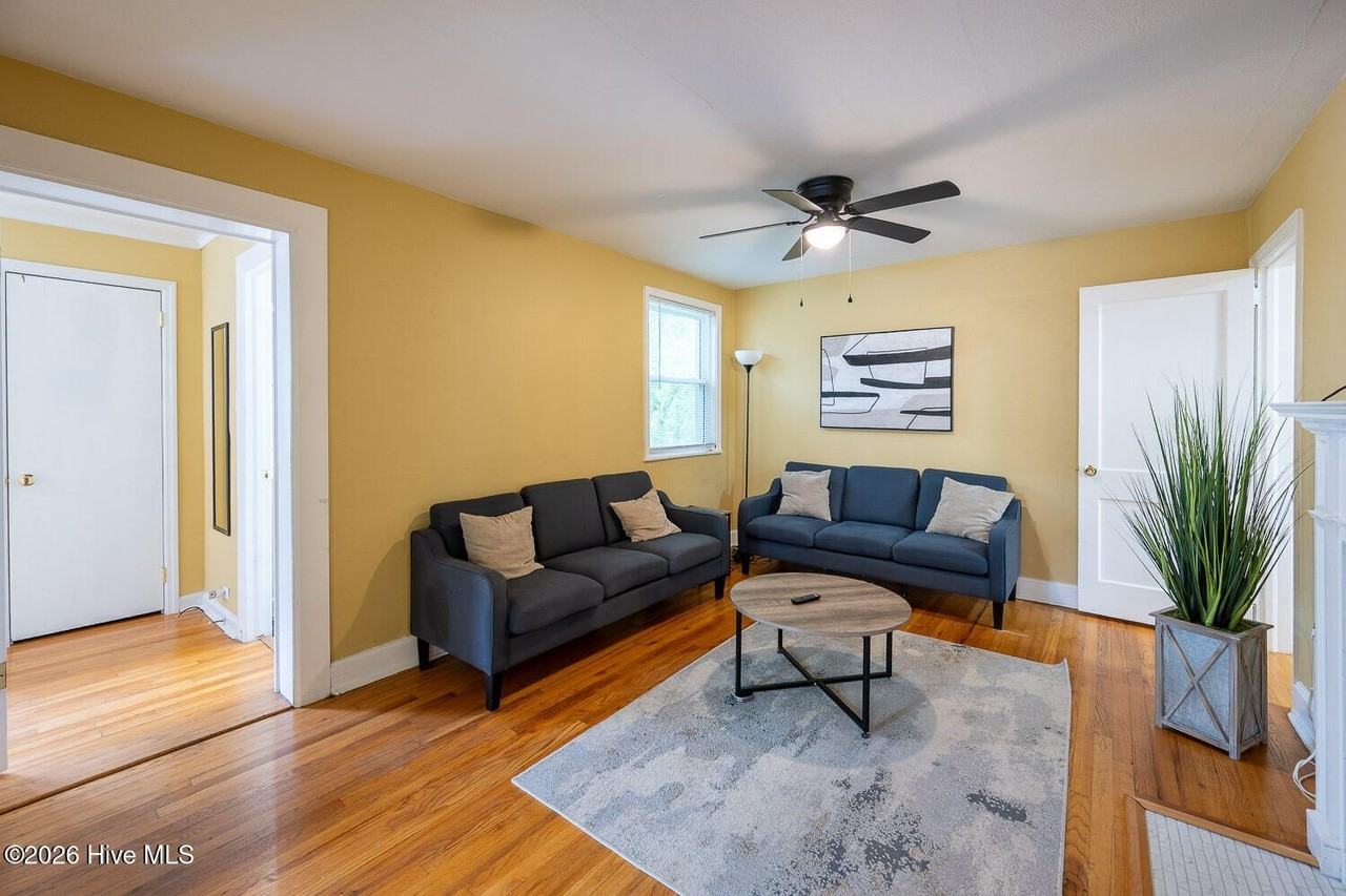 1803 Heath St - Photo 5 of 25