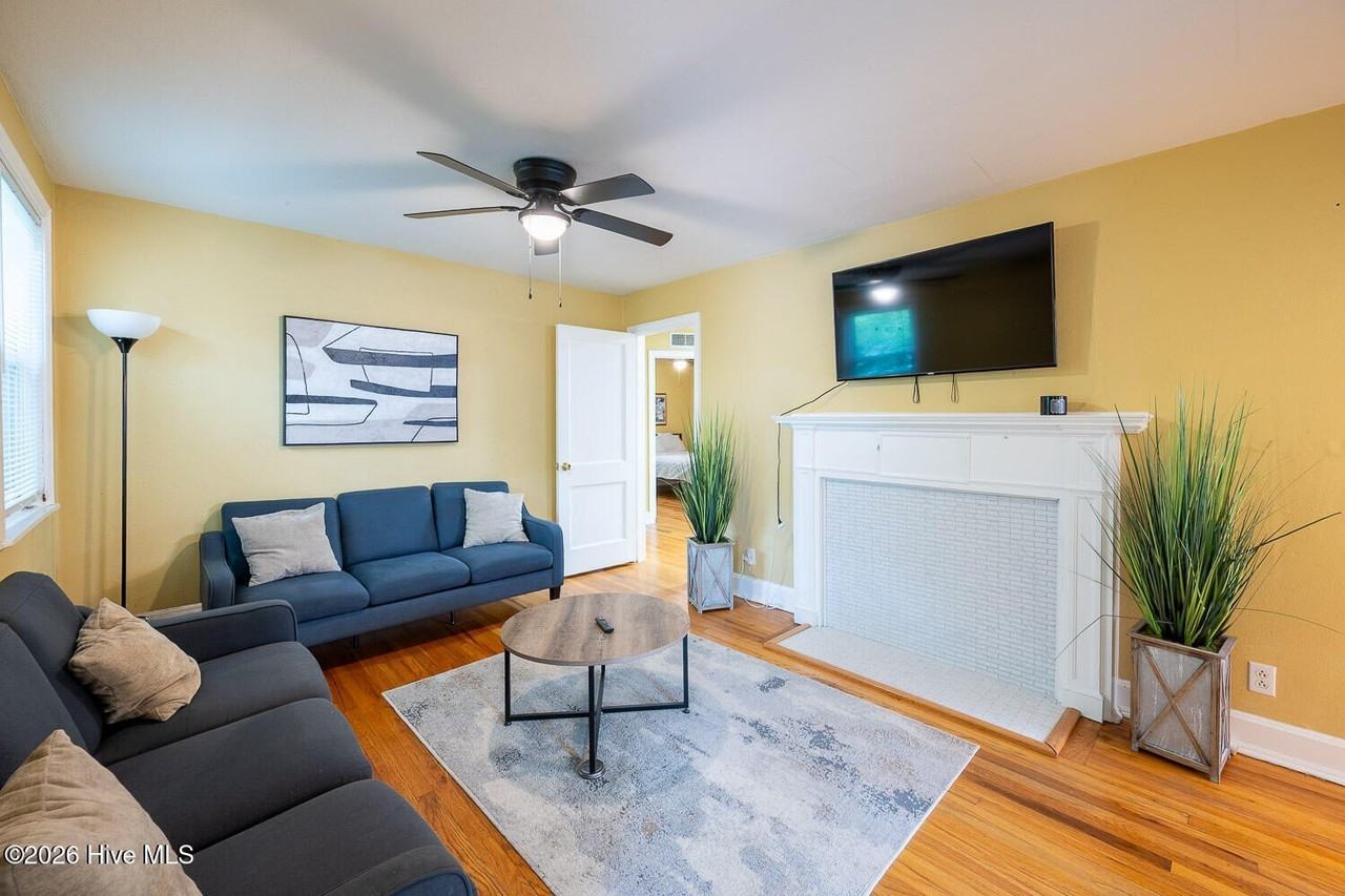 1803 Heath St - Photo 6 of 25
