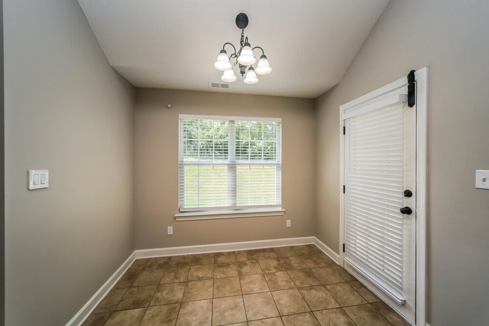 5714 Kingsman Dr - Photo 7 of 19