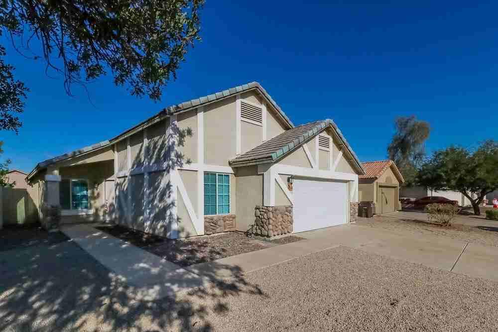 8936 W Fullam St - Photo 3 of 16