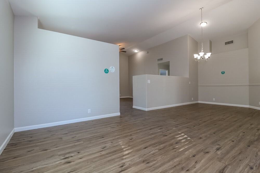 8936 W Fullam St - Photo 5 of 16