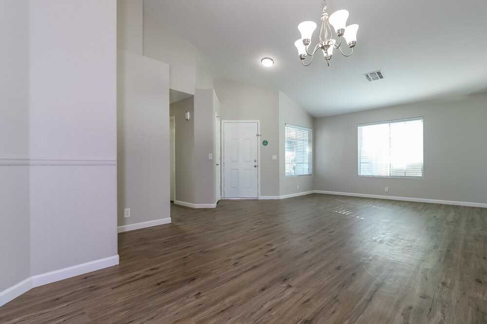 8936 W Fullam St - Photo 6 of 16