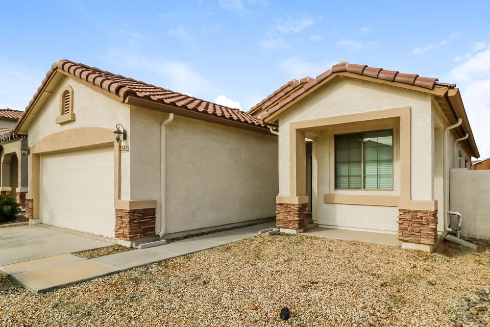 25826 W Pleasant Ln - Photo 3 of 16