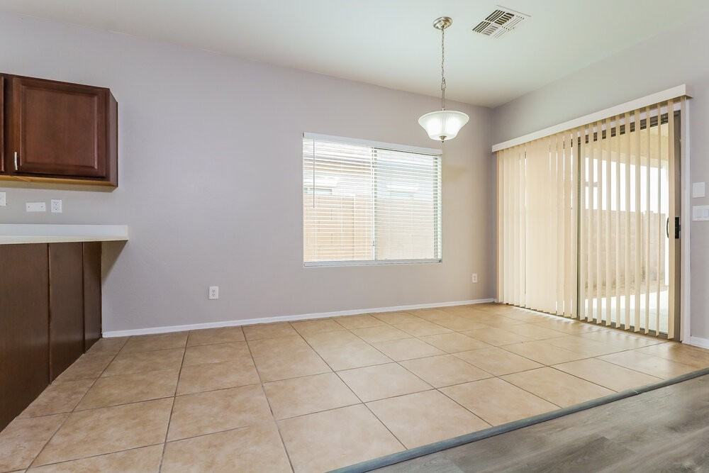 25826 W Pleasant Ln - Photo 6 of 16