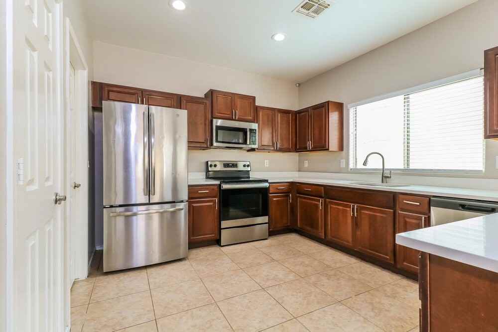 25826 W Pleasant Ln - Photo 7 of 16