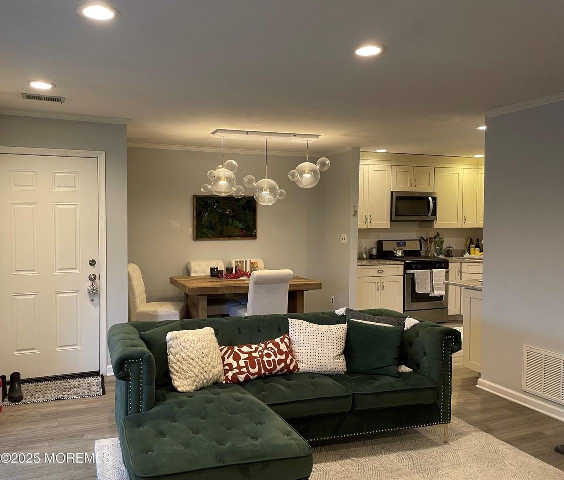 157 Frontier Way - Photo 2 of 17