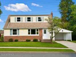 featured image of 27 Runyon Ave