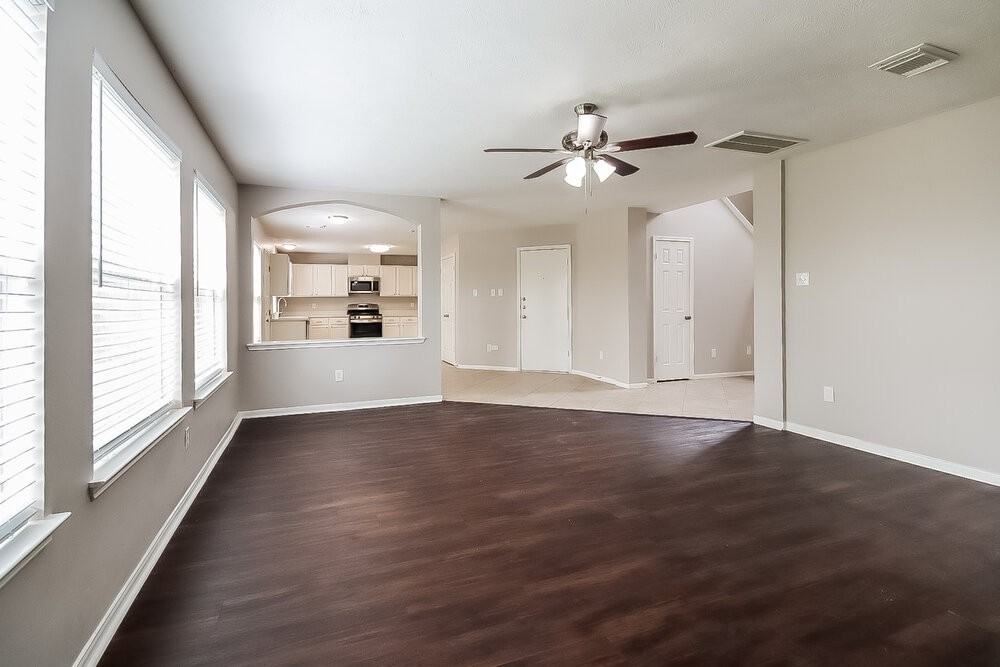 1818 Oak Ridge Dr - Photo 4 of 17
