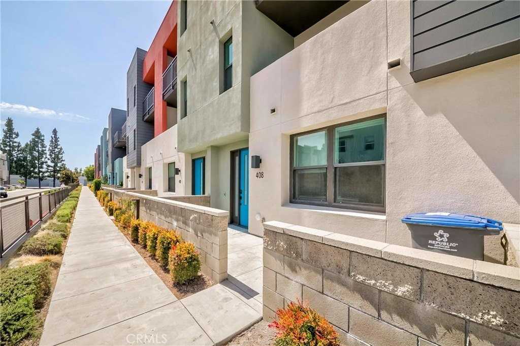 408 Hudson St - Photo 6 of 34