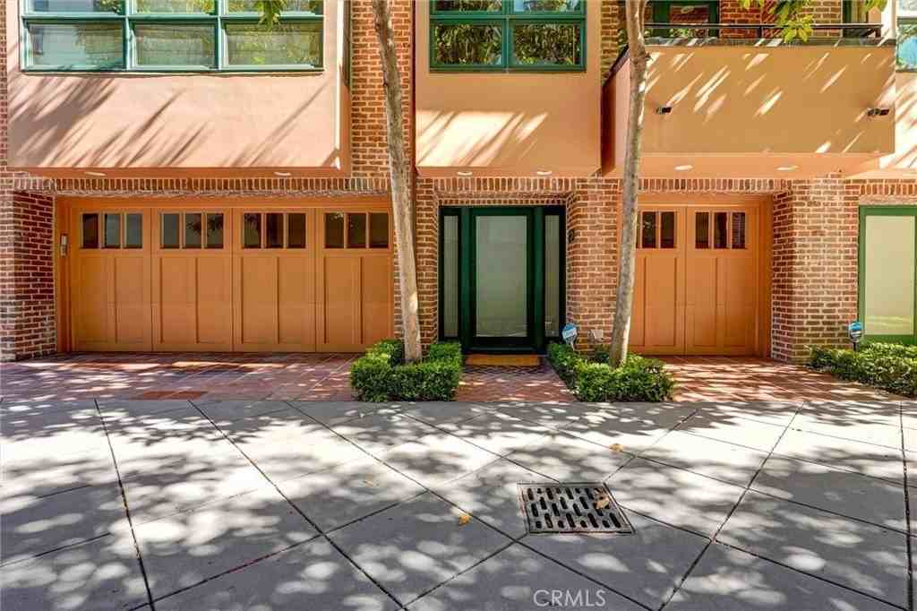 2323 S Beverly Glen Blvd #8 - Photo 3 of 35