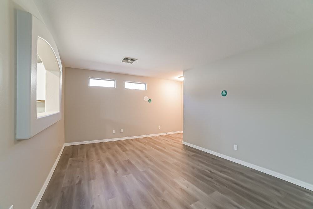 12418 W Dreyfus Dr - Photo 3 of 16