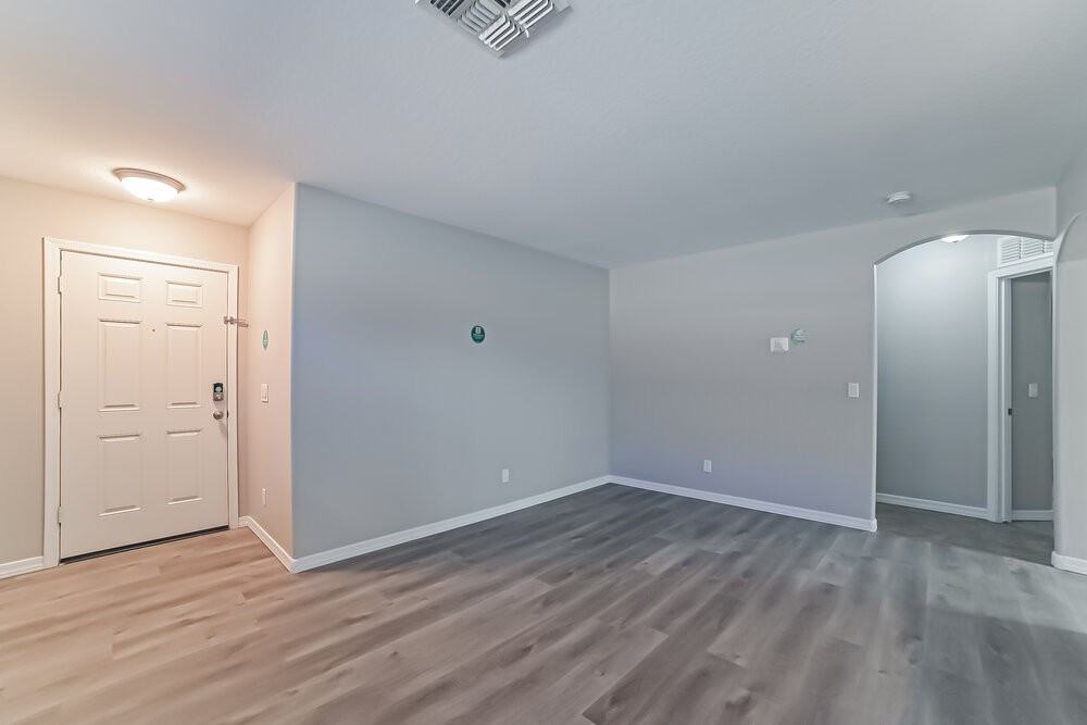 12418 W Dreyfus Dr - Photo 4 of 16