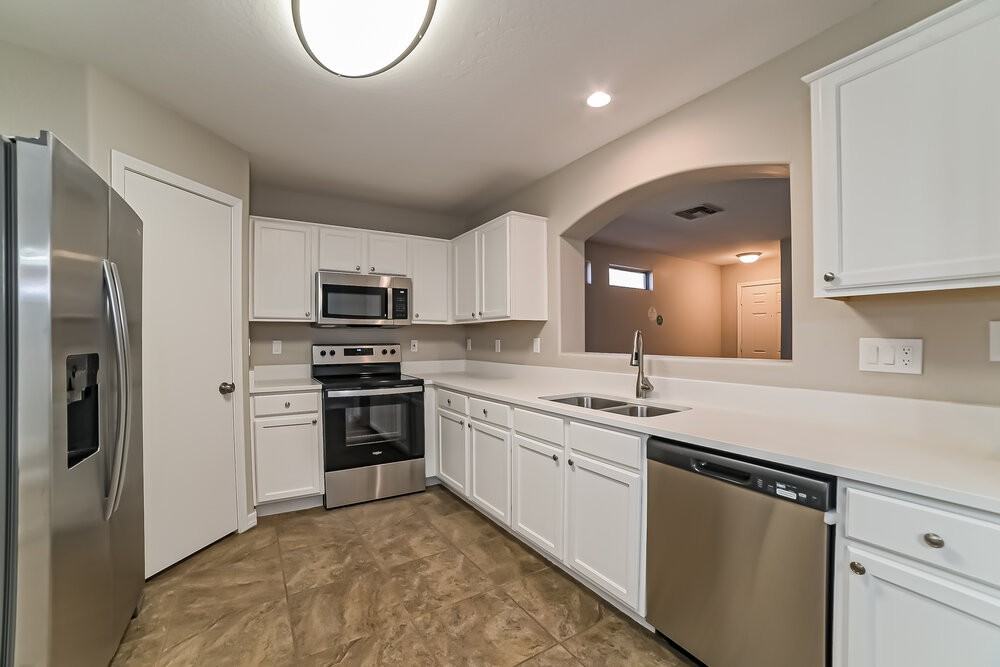12418 W Dreyfus Dr - Photo 7 of 16