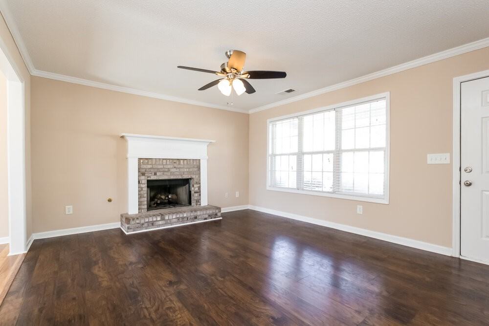 212 Greystone Cir - Photo 2 of 15