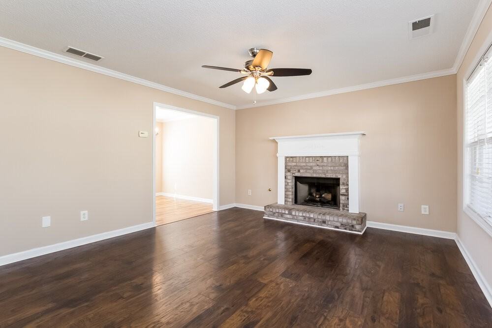212 Greystone Cir - Photo 3 of 15