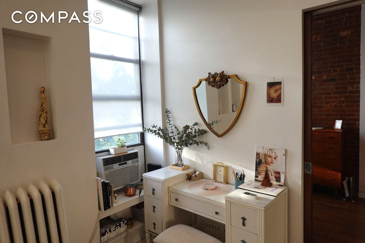 258 Clinton Ave #4R - Photo 5 of 9