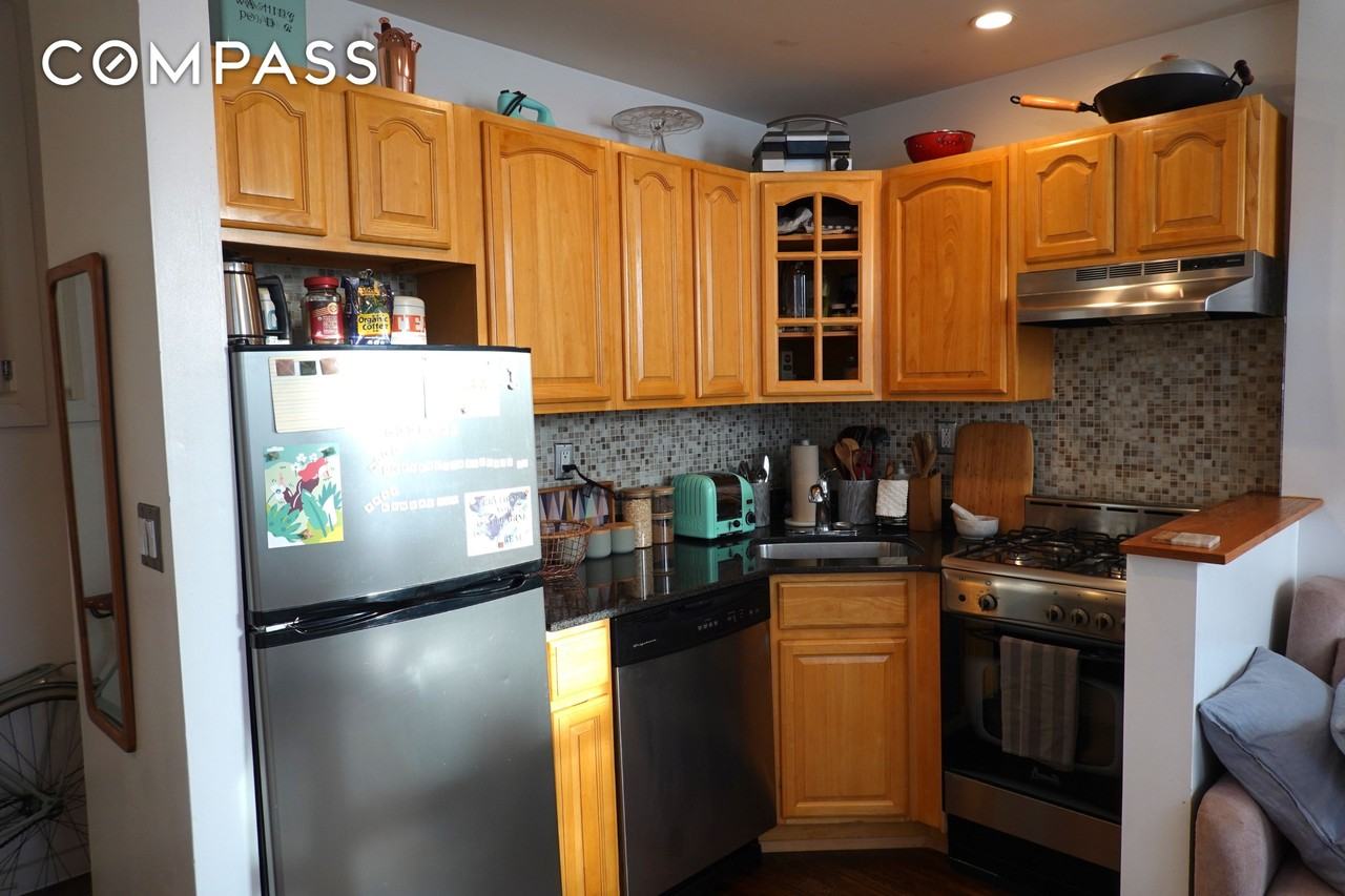 258 Clinton Ave #4R - Photo 6 of 9