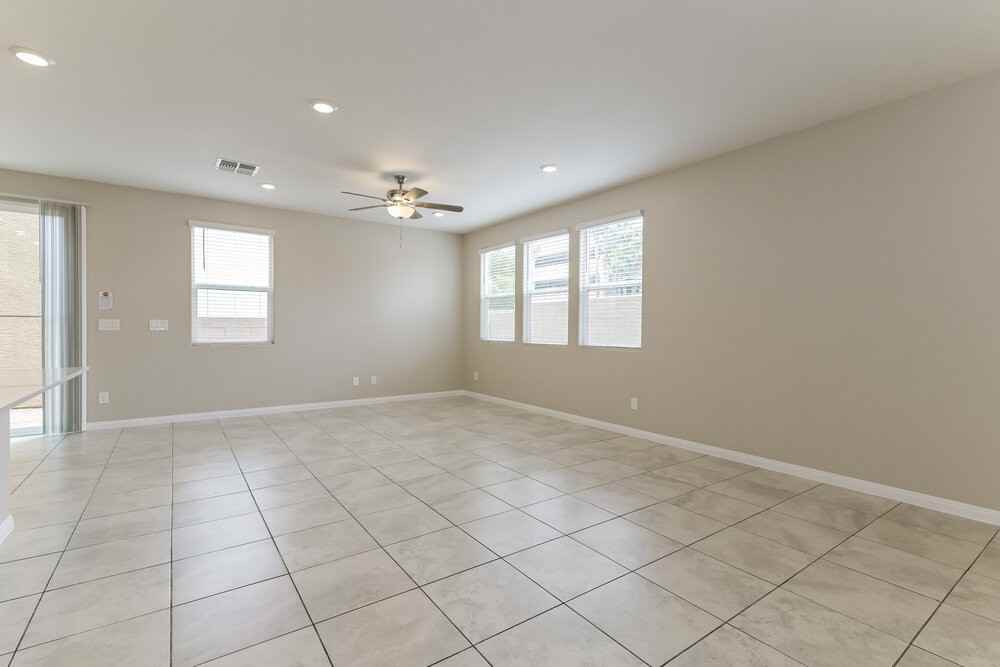 2938 Saltillo Ln - Photo 5 of 17