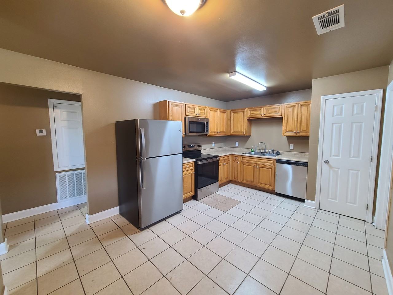 3218 Pakenham Dr #3218 - Photo 2 of 8