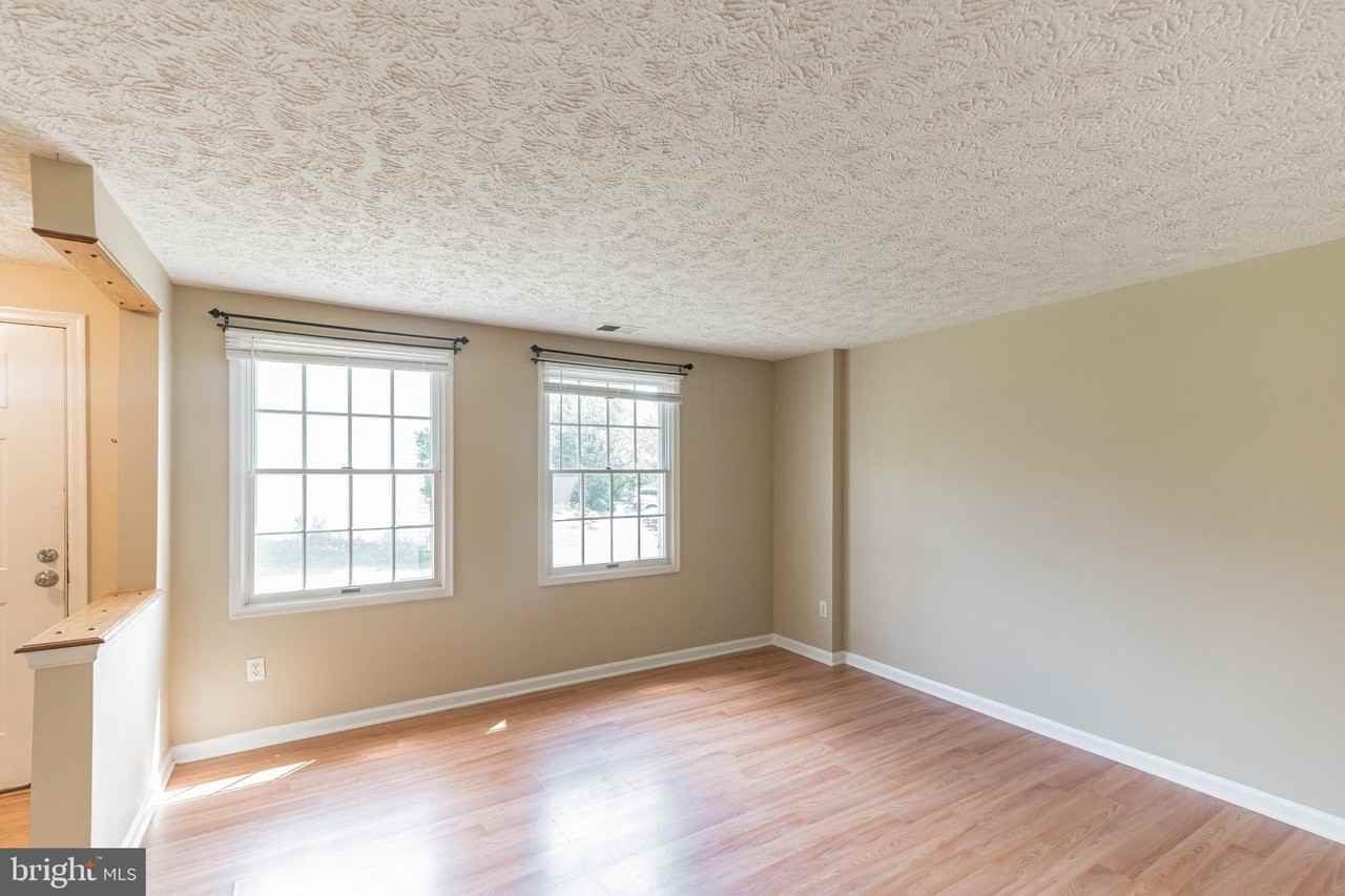 6302 Betsy Ross Ct - Photo 5 of 30