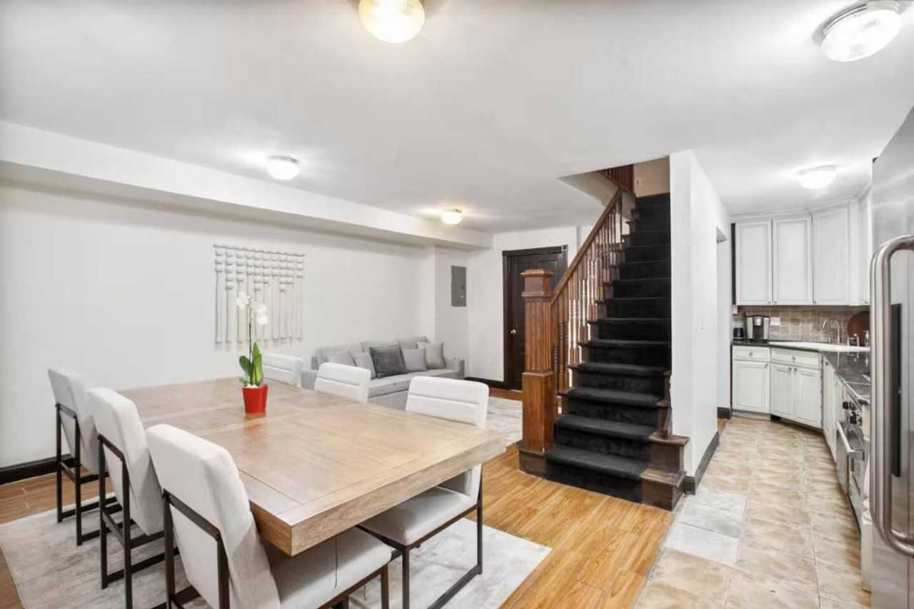 306 E 52nd St #1541850P - Photo 2 of 17