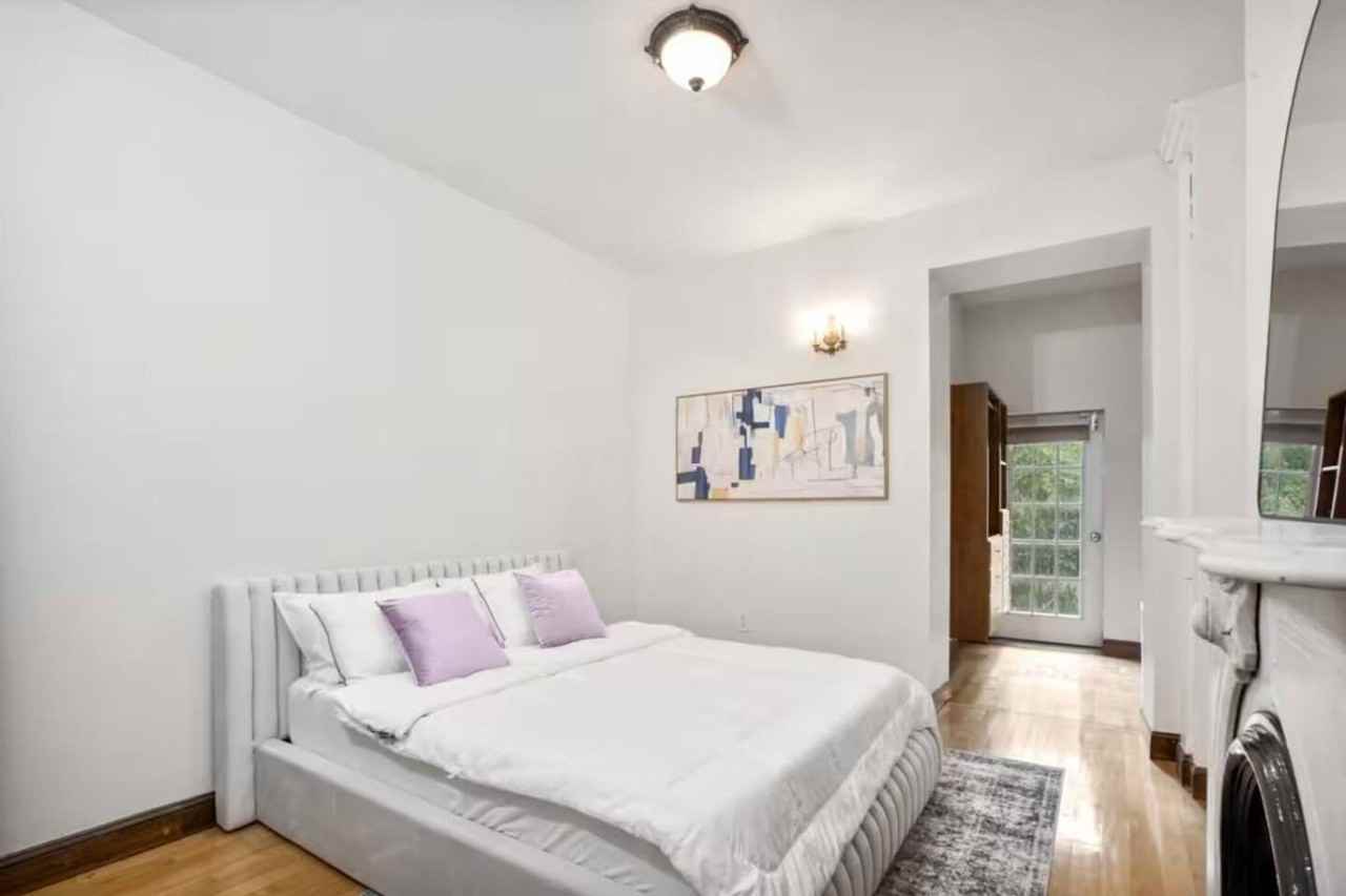 306 E 52nd St #1541850P - Photo 3 of 17
