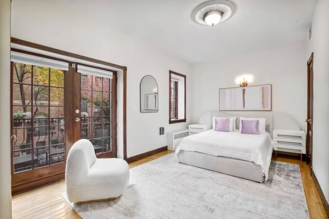 306 E 52nd St #1541850P - Photo 4 of 17