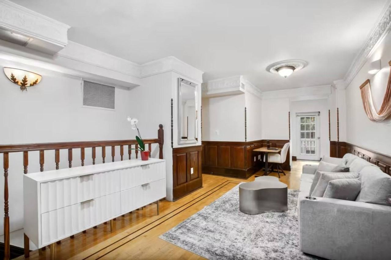 306 E 52nd St #1541850P - Photo 5 of 17
