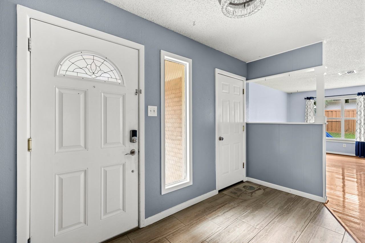 701 Topeka Dr #1 - Photo 2 of 17