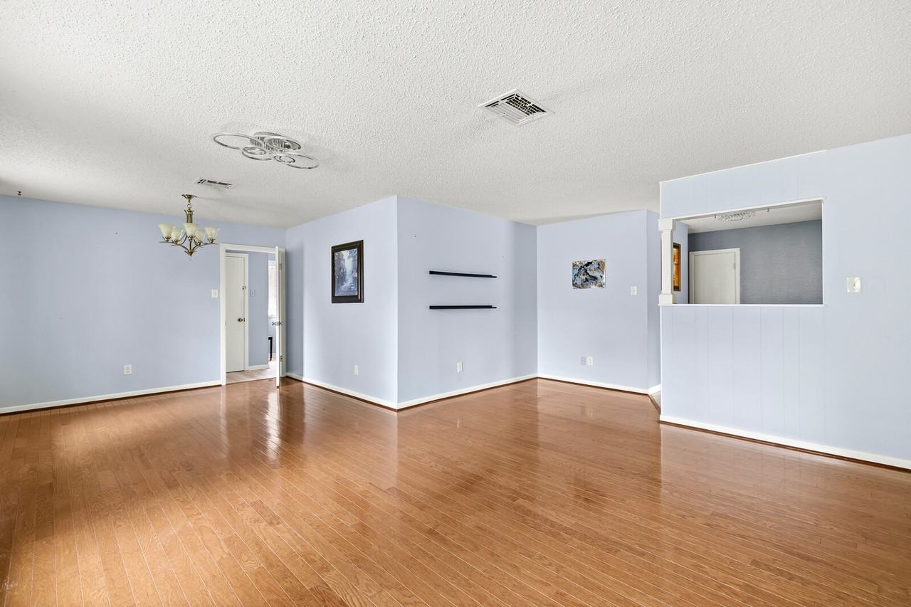 701 Topeka Dr #1 - Photo 4 of 17