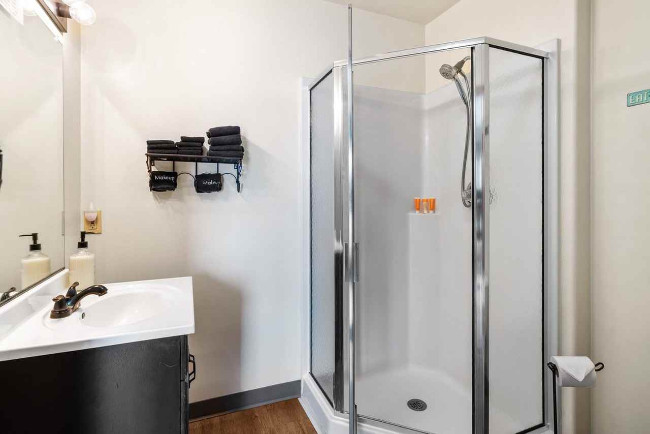 228 East State Street - Photo 4 of 29