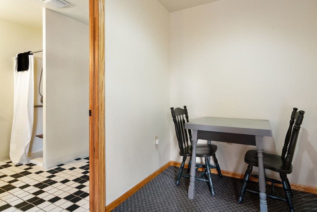 228 East State Street - Photo 7 of 29