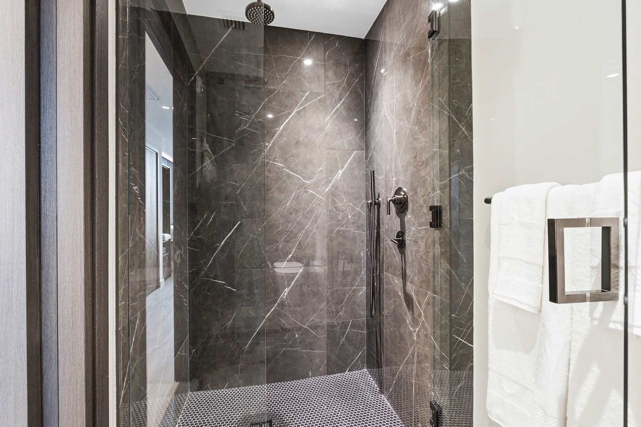 20 Ne 11th St #1540053P - Photo 2 of 14